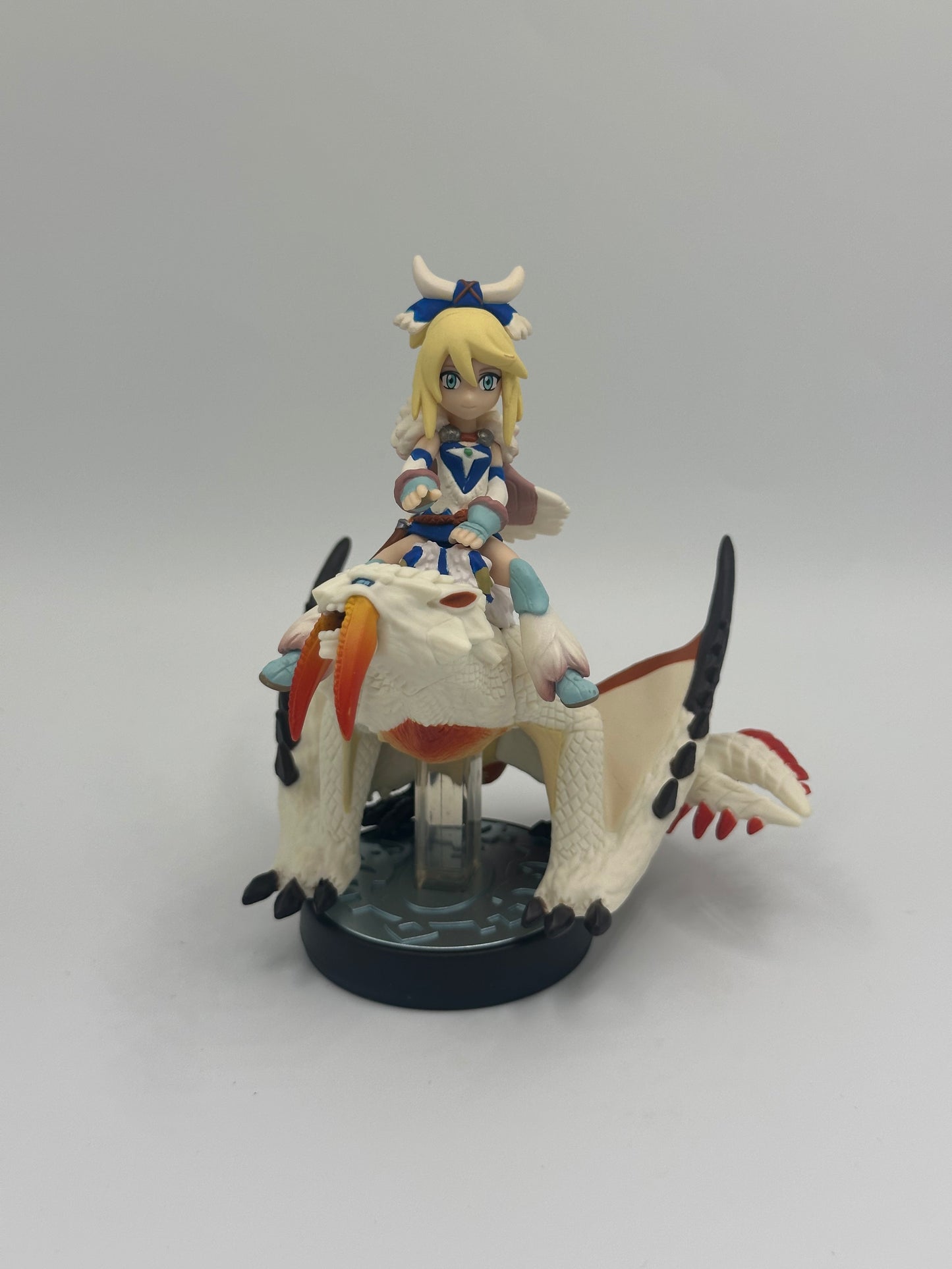 Barioth and Ayuria Monster Hunter Unboxed amiibo