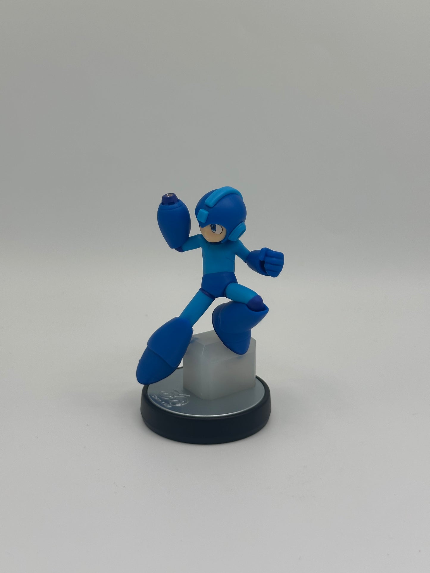 Rock Man Mega Man Unboxed Amiibo